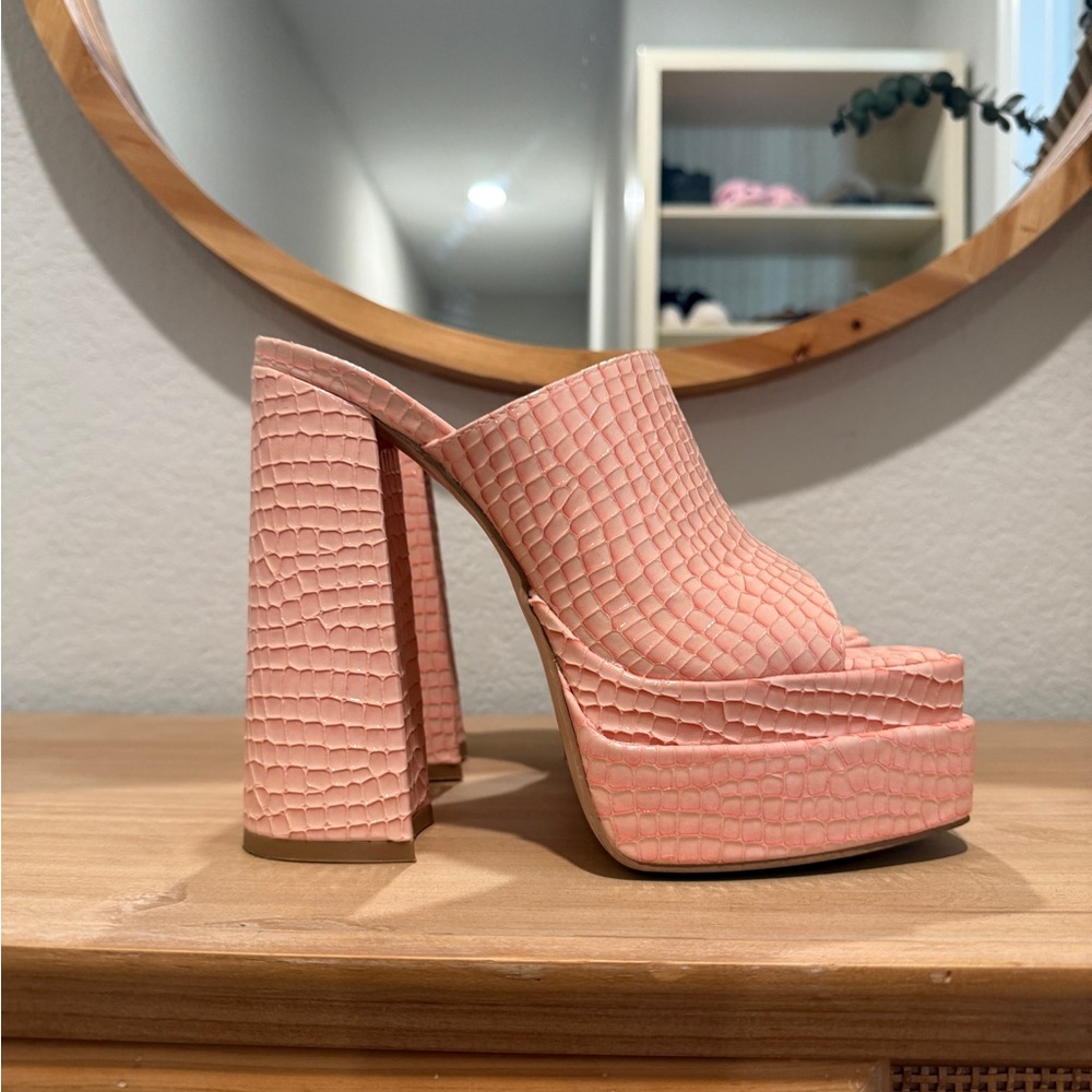 Elegant Pink Croc-Embossed Platform Heels